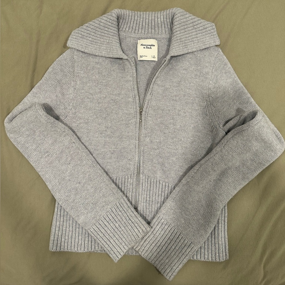 Wilfred Light Gray Zip-Up Cardigan